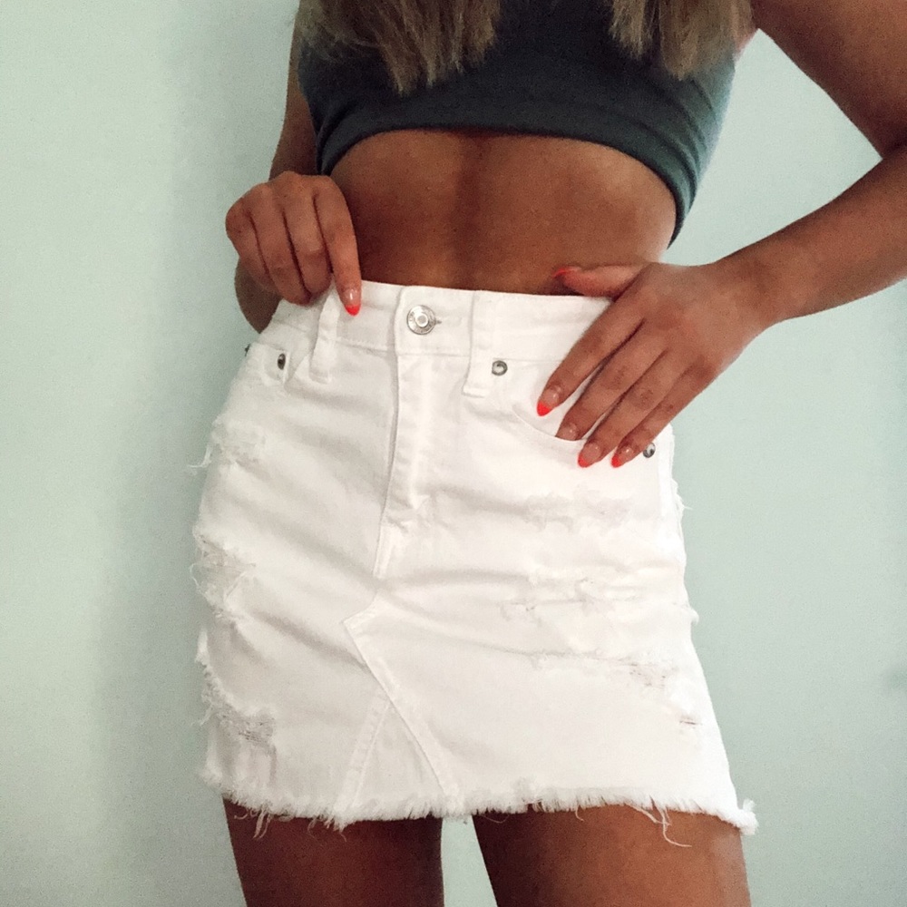 American Eagle — White Denim Mini Skirt 00
